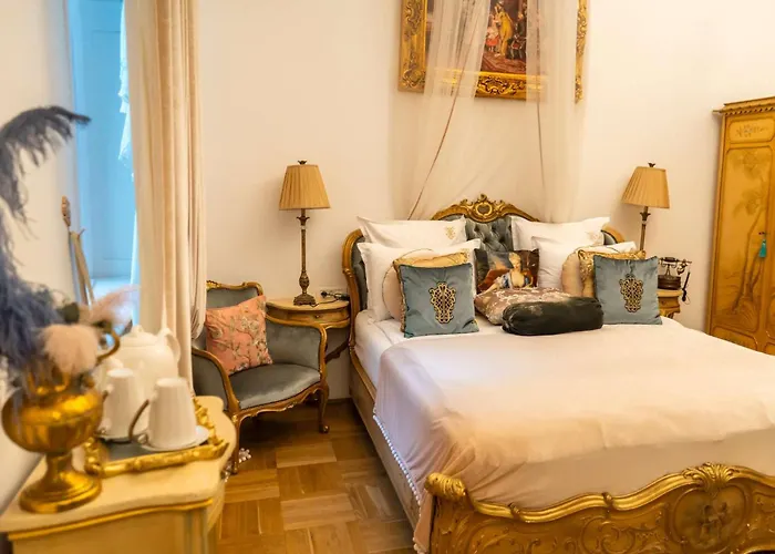 Conacul Coroanei Luxury Boutique 5*