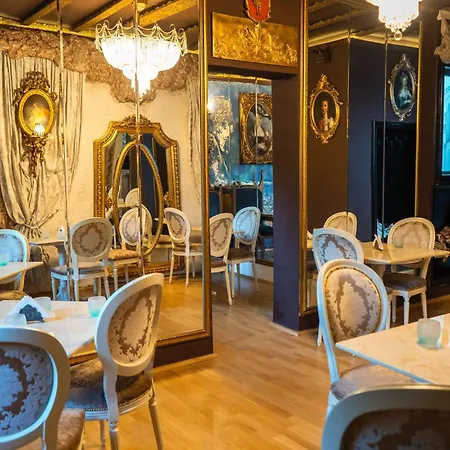 Conacul Coroanei Luxury Boutique Отель Бухарест