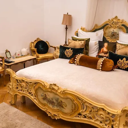 Отель Conacul Coroanei Luxury Boutique Бухарест