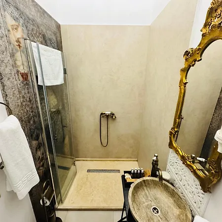 Conacul Coroanei Luxury Boutique Bucareste