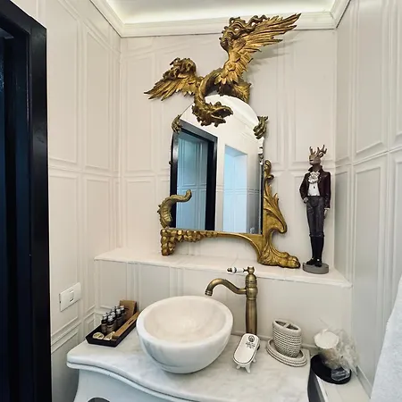 Conacul Coroanei Luxury Boutique 5* Bucarest