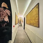 Conacul Coroanei Luxury Boutique