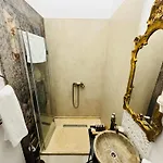 Conacul Coroanei Luxury Boutique Bucarest