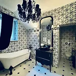Conacul Coroanei Luxury Boutique