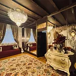 Conacul Coroanei Luxury Boutique Hotel