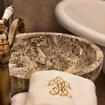 Conacul Coroanei Luxury Boutique 5* בוקרשט