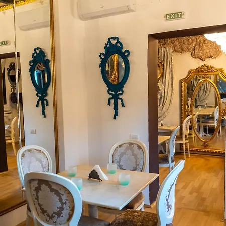 Conacul Coroanei Luxury Boutique Hotel