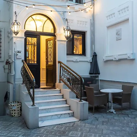 Conacul Coroanei Luxury Boutique Hotel Bucharest