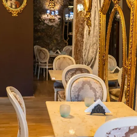 Conacul Coroanei Luxury Boutique Hotel 5*
