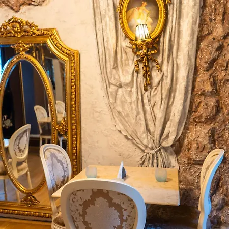 Conacul Coroanei Luxury Boutique Hotel 5*