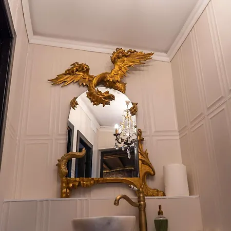 Conacul Coroanei Luxury Boutique Bucharest