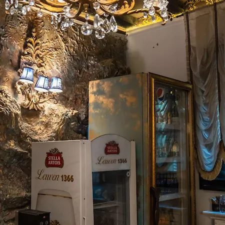 Conacul Coroanei Luxury Boutique 5*