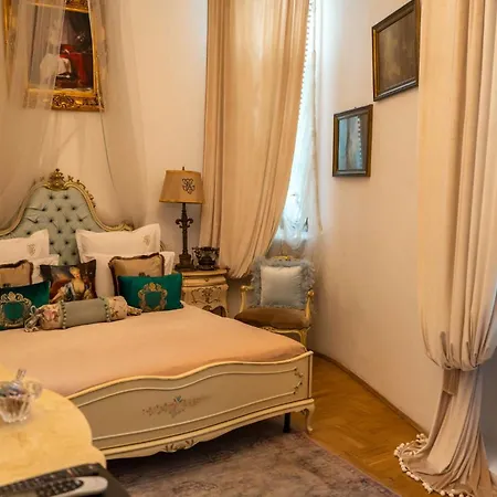 Conacul Coroanei Luxury Boutique Hotel