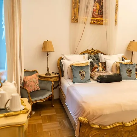 Conacul Coroanei Luxury Boutique 5*