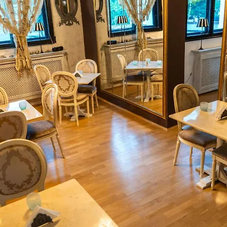 Conacul Coroanei Luxury Boutique Hotel 5*