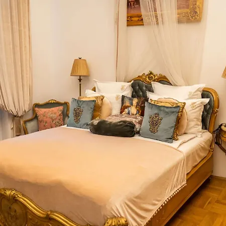 Conacul Coroanei Luxury Boutique Hotel