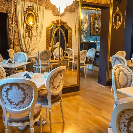 Conacul Coroanei Luxury Boutique Hotel Bucharest