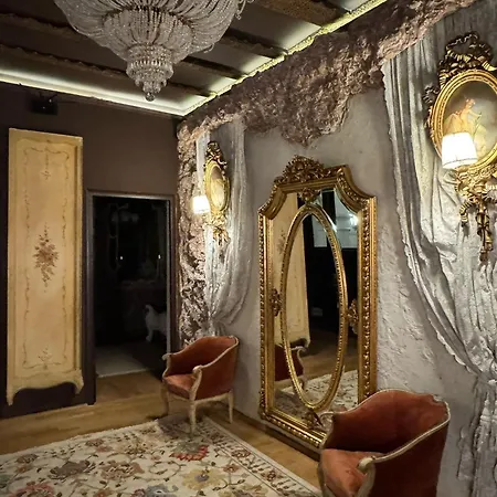 Conacul Coroanei Luxury Boutique Hotel