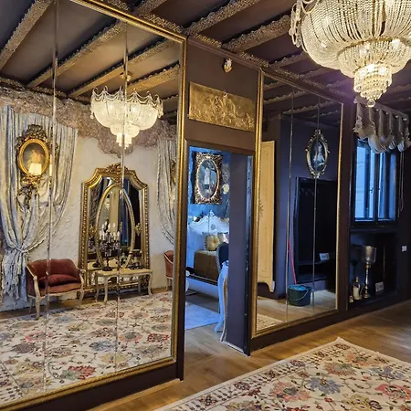 Conacul Coroanei Luxury Boutique Hotel Bucharest