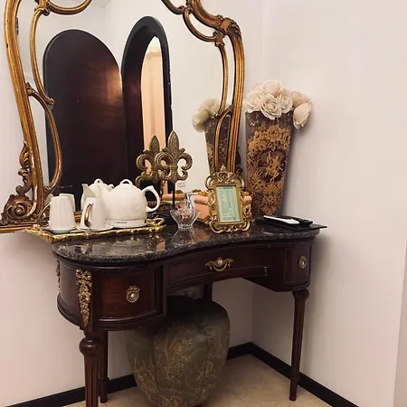 Conacul Coroanei Luxury Boutique Βουκουρέστι