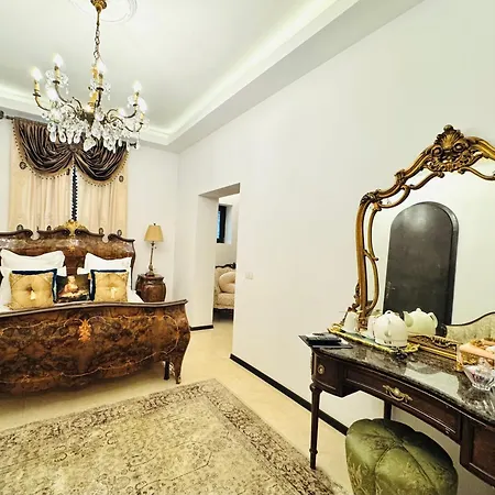 Conacul Coroanei Luxury Boutique