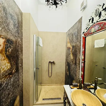 Conacul Coroanei Luxury Boutique 5*