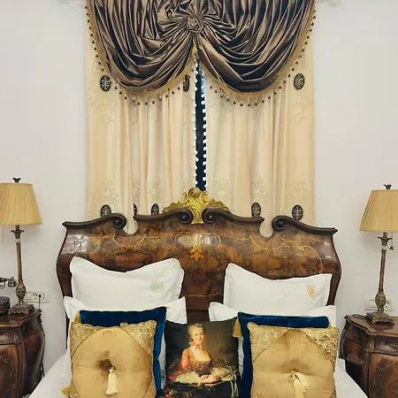 Conacul Coroanei Luxury Boutique 5* ブカレスト