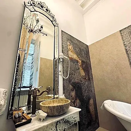 Conacul Coroanei Luxury Boutique