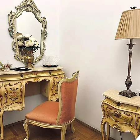 Conacul Coroanei Luxury Boutique
