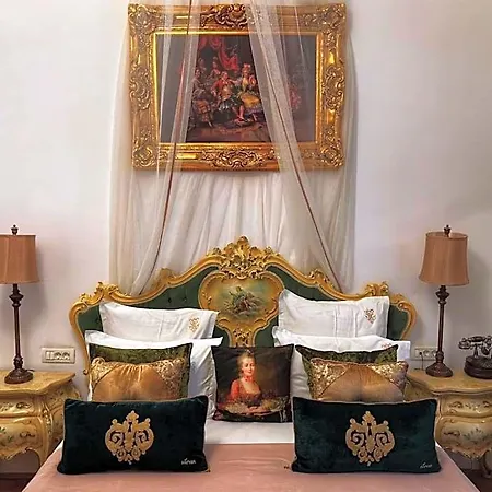 Conacul Coroanei Luxury Boutique 5* ブカレスト