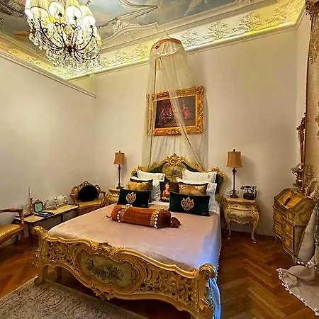 Conacul Coroanei Luxury Boutique 5*