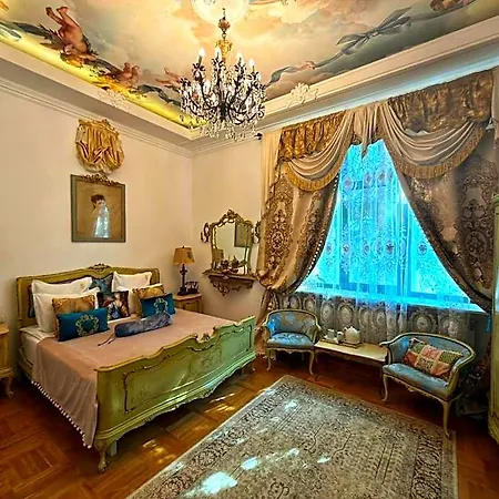 Conacul Coroanei Luxury Boutique 5*