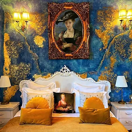 Conacul Coroanei Luxury Boutique ホテル 5*