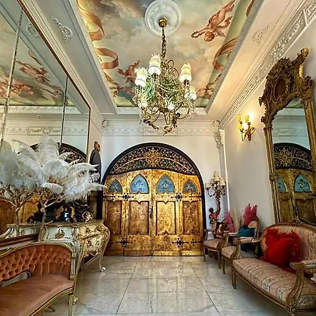 Conacul Coroanei Luxury Boutique 5* ブカレスト