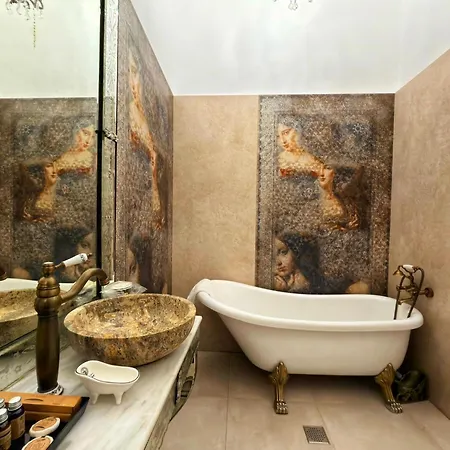 Conacul Coroanei Luxury Boutique ホテル 5*