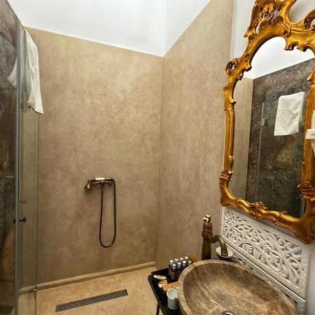 Conacul Coroanei Luxury Boutique 5*