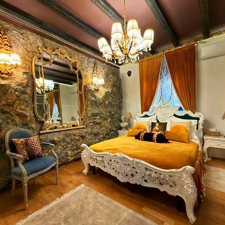 Conacul Coroanei Luxury Boutique Hotell 5*
