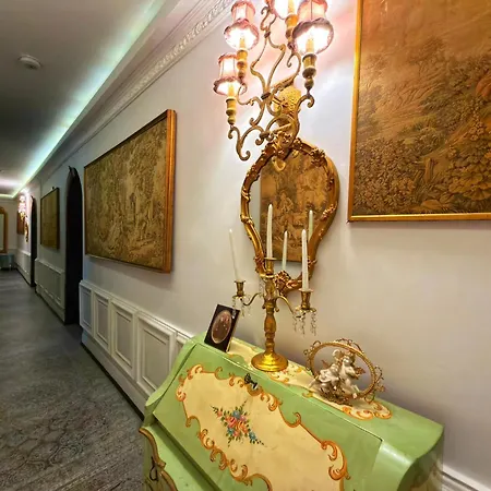 ホテル Conacul Coroanei Luxury Boutique 5*