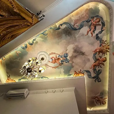 Conacul Coroanei Luxury Boutique
