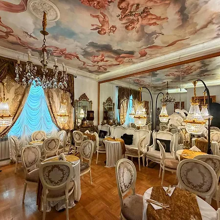 Conacul Coroanei Luxury Boutique Hotel