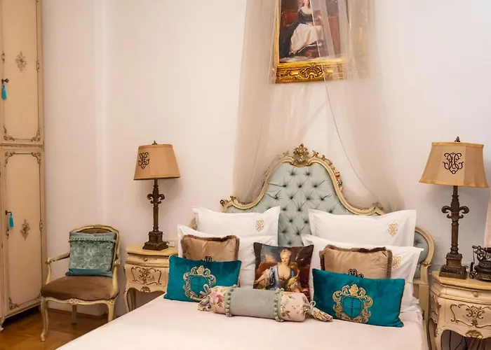 Conacul Coroanei Luxury Boutique Bükreş