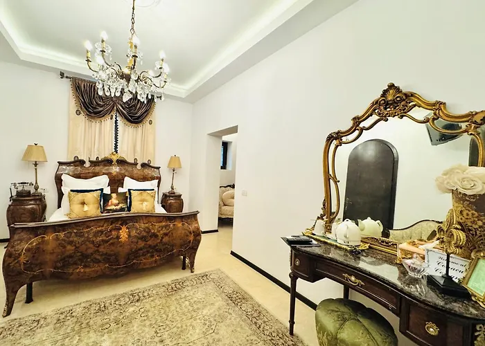 Conacul Coroanei Luxury Boutique