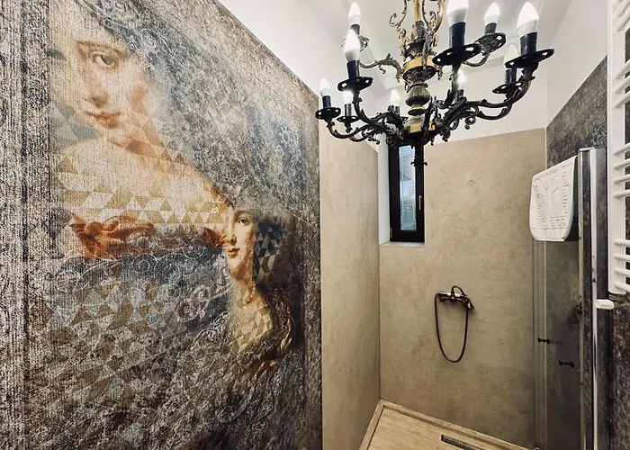 Conacul Coroanei Luxury Boutique