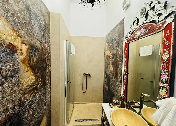 Conacul Coroanei Luxury Boutique 5*