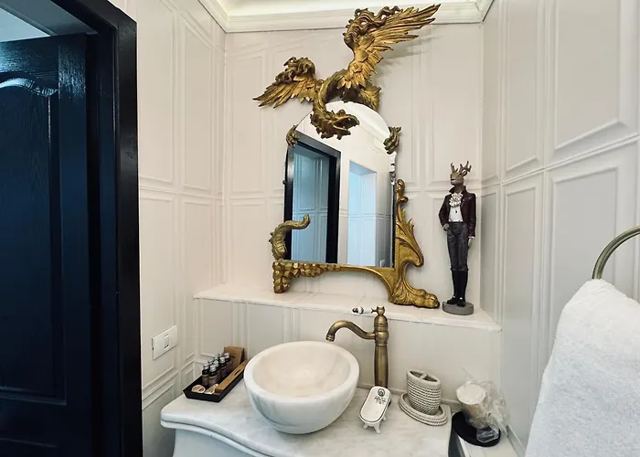 Conacul Coroanei Luxury Boutique 5* Bucureşti