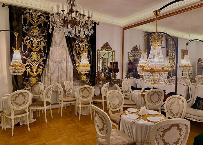 Conacul Coroanei Luxury Boutique Готель 5*