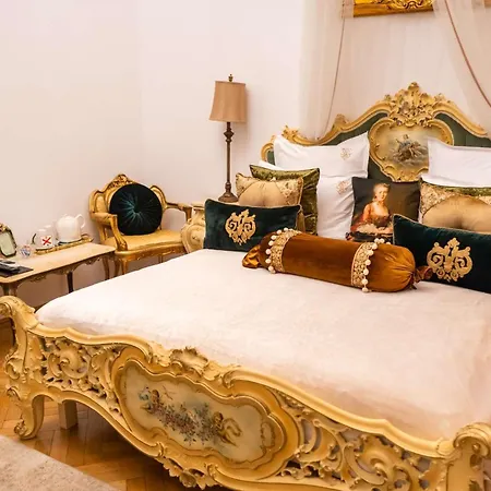 Conacul Coroanei Luxury Boutique Отель
