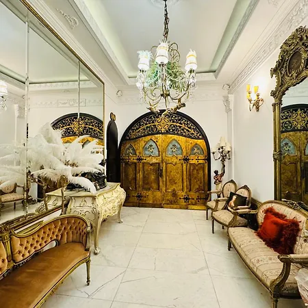 Conacul Coroanei Luxury Boutique Отель