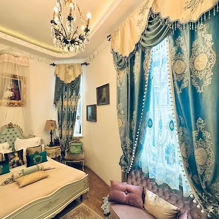 Conacul Coroanei Luxury Boutique 5*