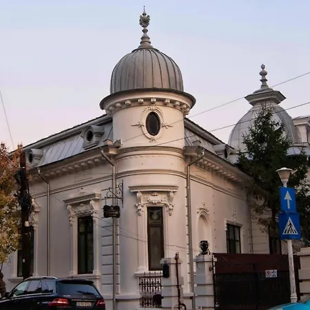 Conacul Coroanei Luxury Boutique